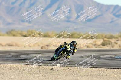 media/Dec-07-2025-CVMA (Sun) [[3e7d2de5dc]]/Race 18-Formula Twins-Formula 40 UL/